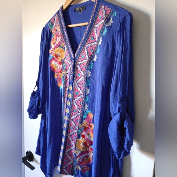 Andree By Unit Embroidered Blue Blouse Size 1X - Picture 7 of 11